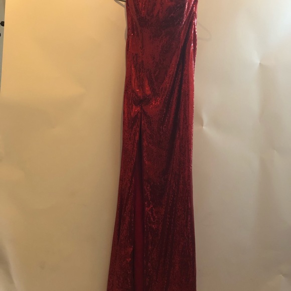 Red Glamorous gown with corset. - Picture 4 of 8